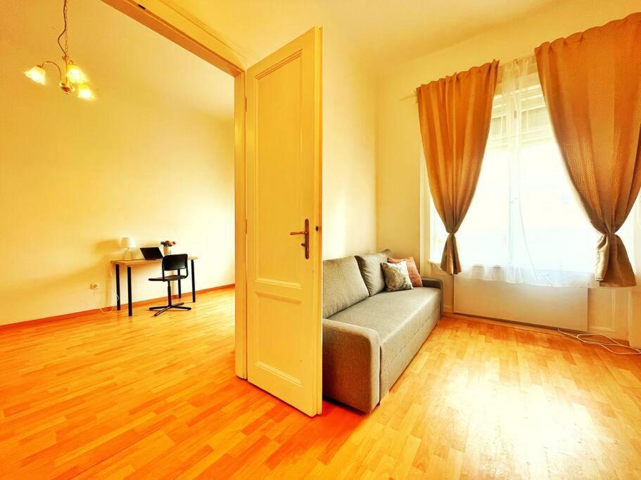 Central Spacious Flat Budapesta Exterior foto